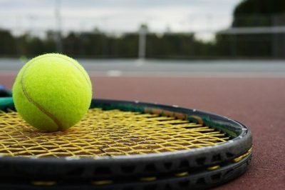 tennis-racket-photo
